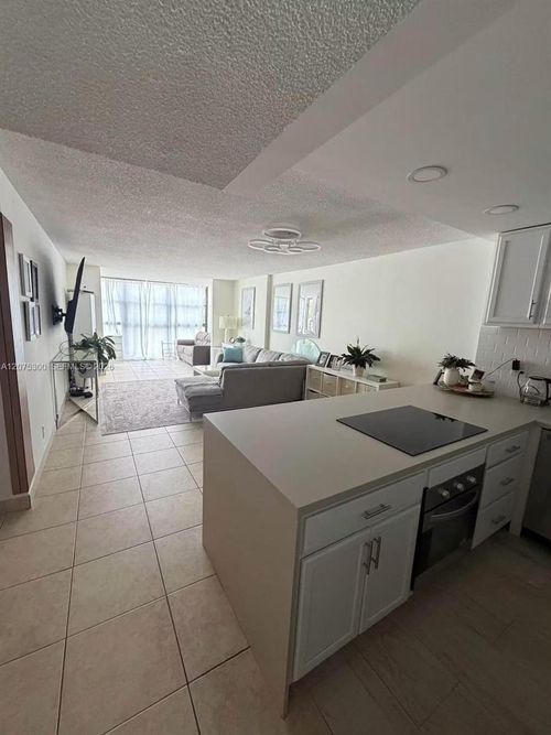 427-200 Leslie Dr, Hallandale Beach, FL, 33009-7311 | Card Image