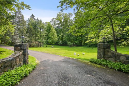 27 West Ln, Pound Ridge, NY, 10576-1623 | Card Image