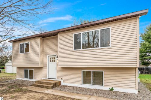 4456 Manor Wood Dr S, Traverse City, MI, 49685-9199 | Card Image