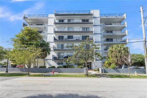 303-16508 Ne 26th Ave, North Miami Beach, FL, 33160-4030 | Card Image