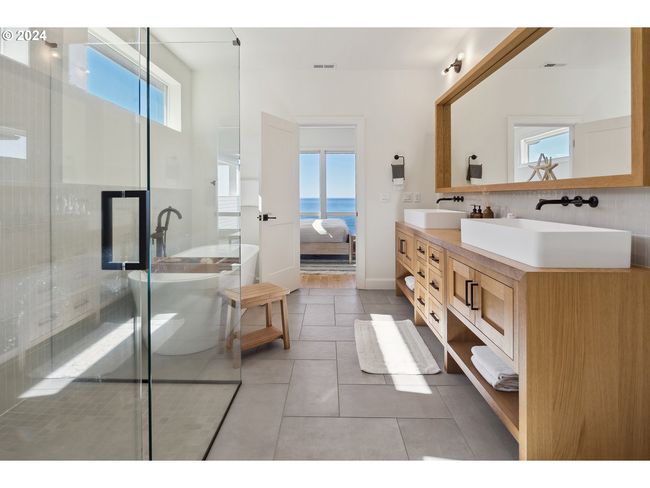 54150 S Beach Rd, House other with 6 bedrooms, 7 bathrooms and 2 parking in Neskowin OR | Image 26
