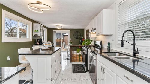 10 1/2 Naama St, Saint Thomas, ON, N5R1X4 | Card Image