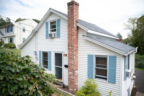 77 Chestnut St, Branford, CT, 06405-3750 | Card Image