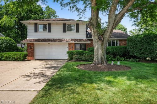 5379 Meadow Wood Blvd, Lyndhurst, OH, 44124-3754 | Card Image