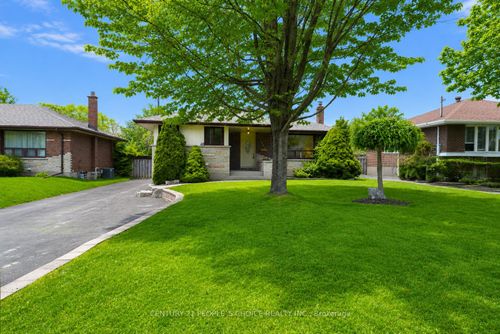 586 Central Park Blvd N, Oshawa, ON, L1G6A4 | Card Image