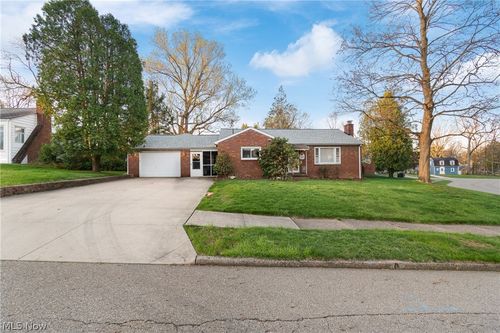 1807 Wicliff Avenue Ne, Massillon, OH, 44646 | Card Image