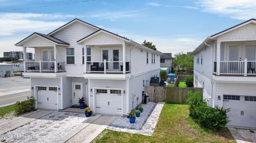 402 11th Ave S, Jacksonville Beach, FL, 32250-5156 | Card Image