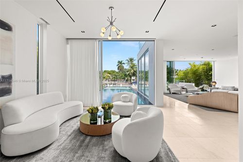 1031 W 48th St, Miami Beach, FL, 33140-2974 | Card Image
