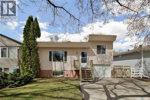 635 4th St E, Saskatoon, SK, S7H1J8 | Card Image