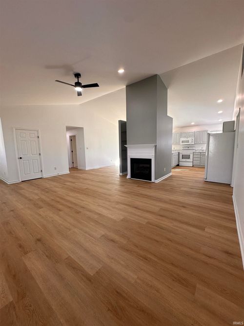 8477 Countrywood Ct, Newburgh, IN, 47630-9309 | Card Image