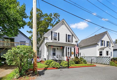 14 Tremont St, Exeter, NH, 03833-3216 | Card Image