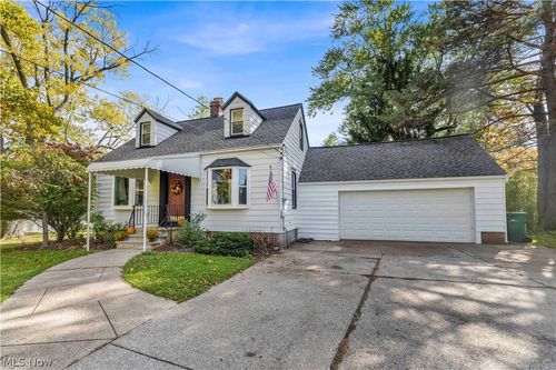 2950 Hillside Rd, Seven Hills, OH, 44131-4511 | Card Image