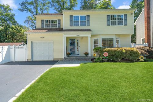 2 Brush Pl, Huntington, NY, 11743-6404 | Card Image
