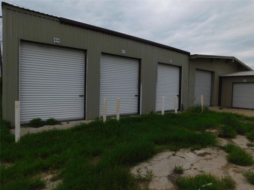 1401 N Neches St, Coleman, TX, 76834-2605 | Card Image