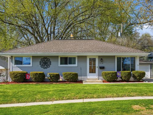 318 Dodie Dr, Waukesha, WI, 53189-7423 | Card Image