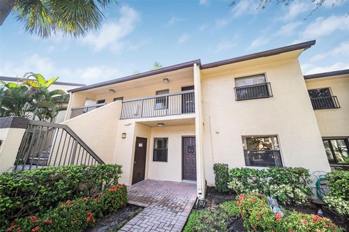 3039-3039 Carambola Cir S, Coconut Creek, FL, 33066-2140 | Card Image