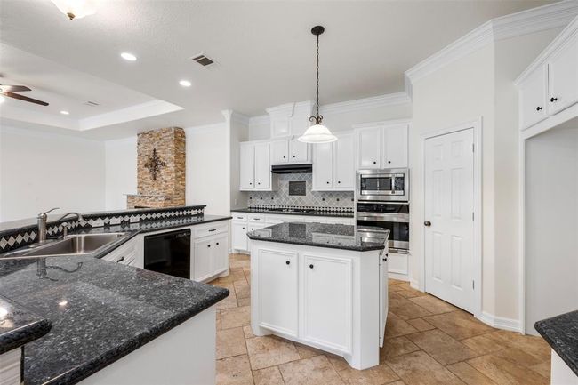 3207 W Benders Landing Blvd, House other with 3 bedrooms, 4 bathrooms and 3 parking in Spring TX | Image 12