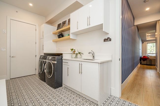 21661 Ridgeway Cres, House other with 8 bedrooms, 8 bathrooms and 6 parking in Maple Ridge BC | Image 21