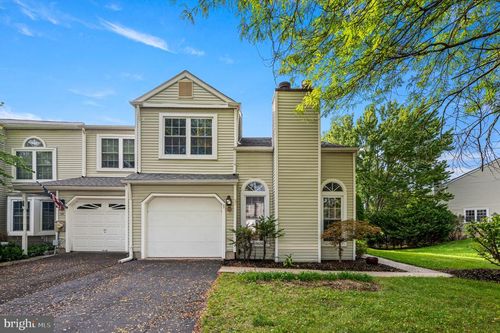 32 Parkview Way, NEWTOWN, PA, 18940-3906 | Card Image