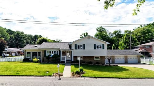 224 Country Club Blvd, Weirton, WV, 26062-9665 | Card Image