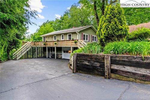 924 Balsam Dr, Newland, NC, 28657-8804 | Card Image