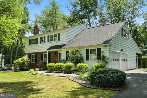 213 Fairfield Dr, WALLINGFORD, PA, 19086-6813 | Card Image