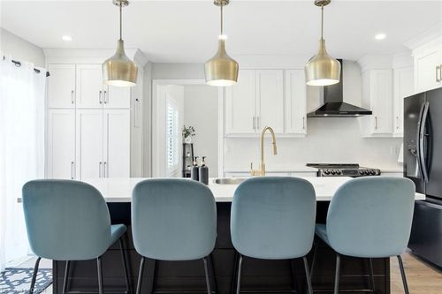 2 Caledonia Ave, Caledonia, ON, N3W2L1 | Card Image