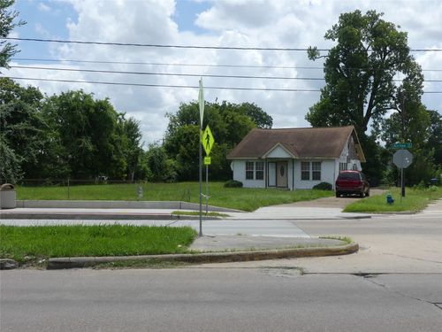 7713 Airline Dr, Houston, TX, 77037-4605 | Card Image