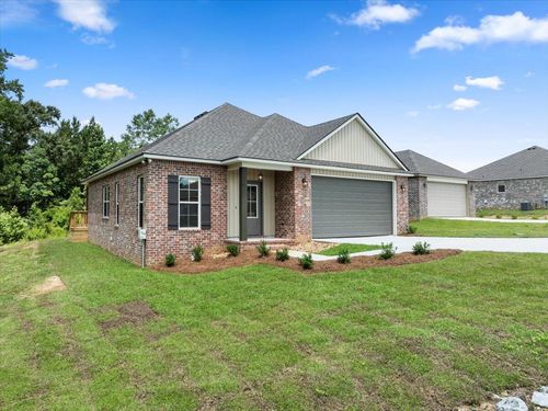 18 Goldenrod Dr, Hattiesburg, MS, 39401-9557 | Card Image