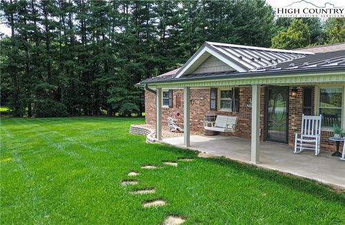 834 Pine Swamp Rd, Sparta, NC, 28675-9784 | Card Image