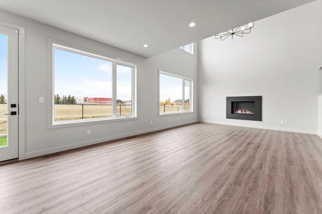 56 Coulee Crescent Sw, Home with 4 bedrooms, 3 bathrooms and 4 parking in Calgary AB | Image 19