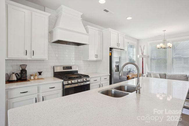 562 Amalfi Dr, Townhouse with 4 bedrooms, 4 bathrooms and null parking in Davidson NC | Image 4