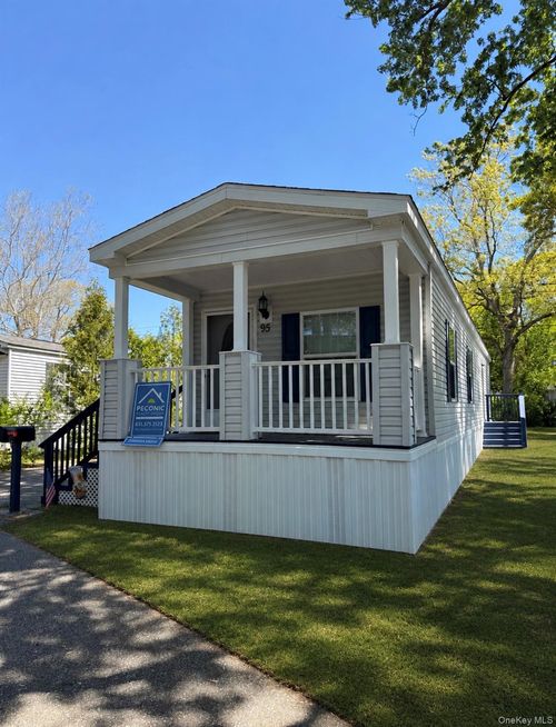 95-37 Hubbard Ave, Riverhead, NY, 11901-2349 | Card Image