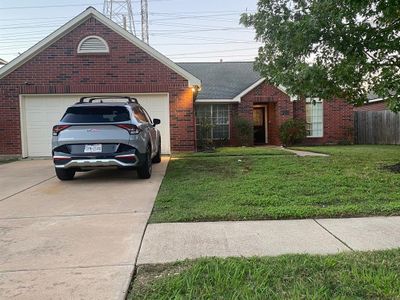 Welcome to this charming and well-maintained one-story home. | Image 1