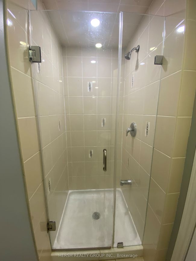 BSMT - 62 Wandering Trail, House other with 2 bedrooms, 1 bathrooms and 1 parking in Scarborough ON | Image 4