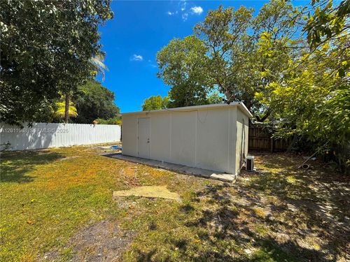 rear-950 Nw 109th St, Miami, FL, 33168 | Card Image