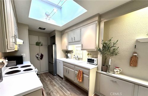 p-2111 Via Puerta, Laguna Woods, CA, 92637-2438 | Card Image