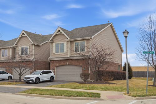 301 Nicole Way, Itasca, IL, 60143-2817 | Card Image