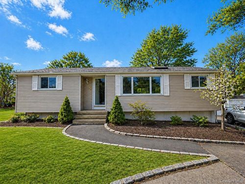 172 Horseblock Rd, Brookhaven, NY, 11719-9559 | Card Image