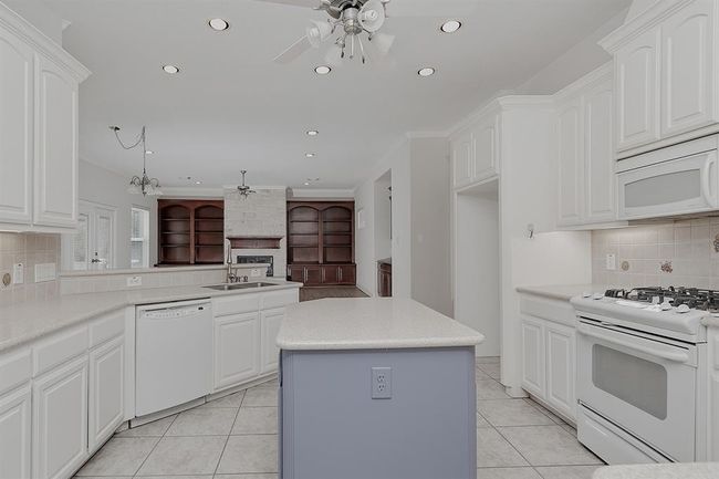 8102 Hideaway Run Way, House other with 4 bedrooms, 3 bathrooms and 2 parking in Spring TX | Image 12