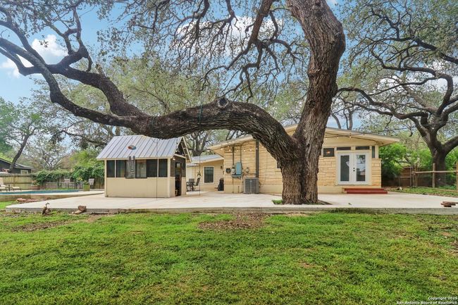 503 Mockingbird Ln, House other with 3 bedrooms, 2 bathrooms and null parking in Devine TX | Image 31