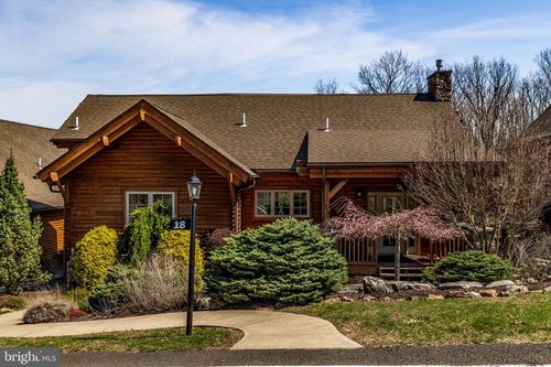 18 Sugarloaf Ln, Hazle Township, PA, 18202-8246 | Card Image