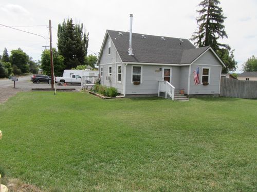 3428 Shasta Way, Klamath Falls, OR, 97603-4439 | Card Image
