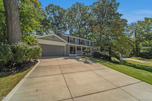 30372 Georgetown Dr, Beverly Hills, MI, 48025-4727 | Card Image