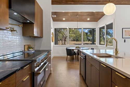 47 War Bonnet, Wimberley, TX, 78676-2147 | Card Image