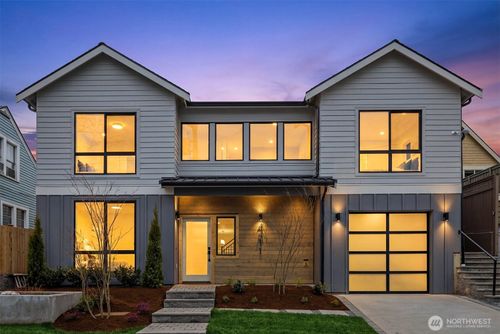 4411 1st Ave Ne, Seattle, WA, 98105-6126 | Card Image