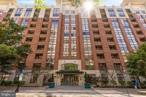 b39-1021 N Garfield St, ARLINGTON, VA, 22201-2597 | Card Image