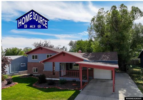 935 Cliff St, Lander, WY, 82520-3505 | Card Image