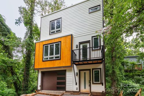 32 Waynesville Ave, Asheville, NC, 28806-4632 | Card Image