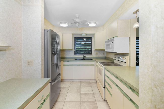 APT-201B - 162 Se Saint Lucie Blvd, Condo with 3 bedrooms, 2 bathrooms and null parking in Stuart FL | Image 11